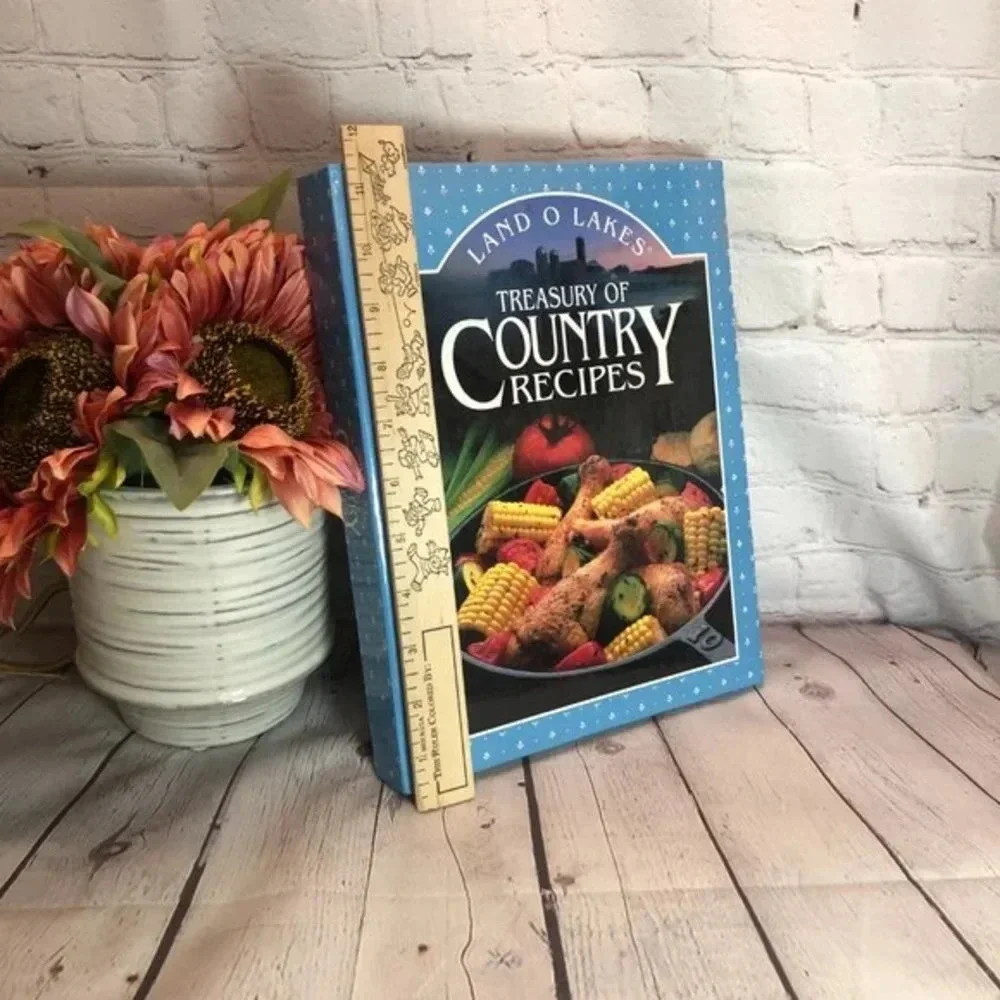 Vintage 1989 Land o Lakes TREASURY OF COUNTRY RECIPES cookbook